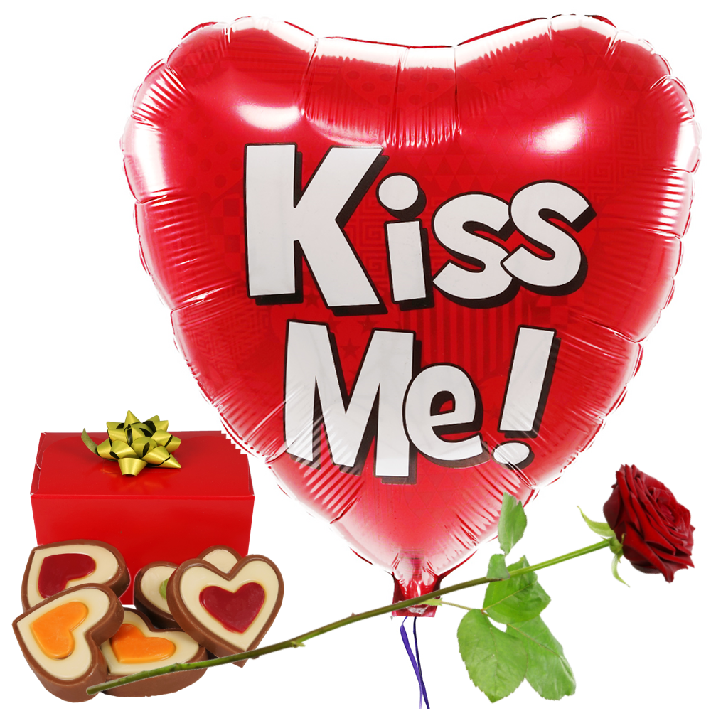 Kiss me hart ballon en hartjes chocolade en rode roos